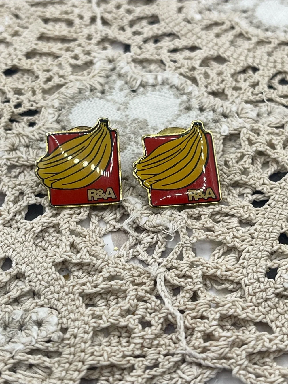 R&A‎ banana pins